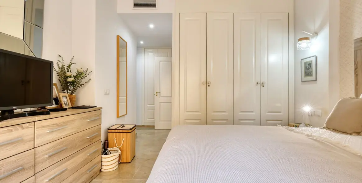 Sale of middle floor apartment in La Duquesa 30