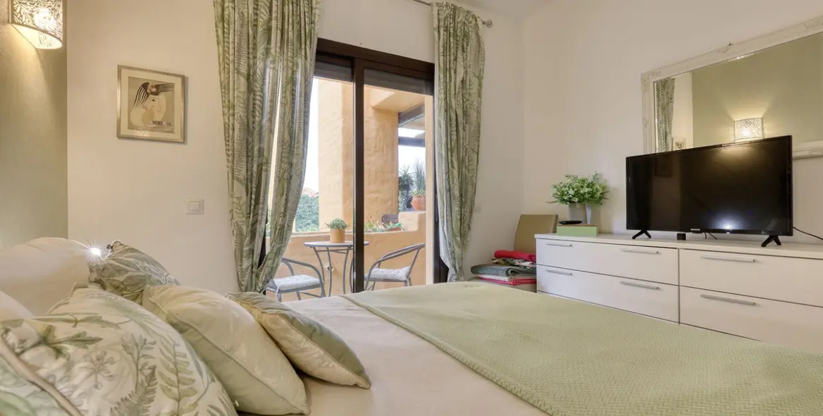 Sale of middle floor apartment in La Duquesa 36