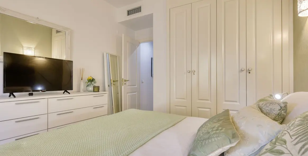 Sale of middle floor apartment in La Duquesa 38