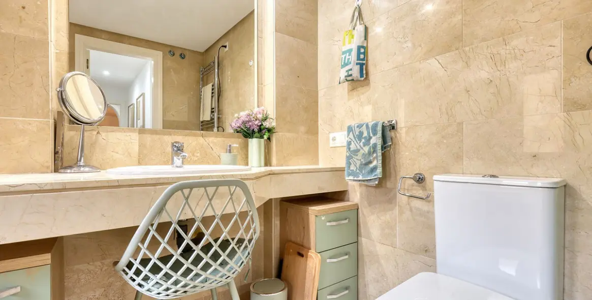 Sale of middle floor apartment in La Duquesa 41