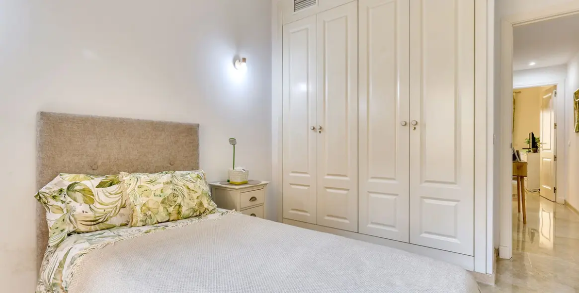 Sale of middle floor apartment in La Duquesa 43