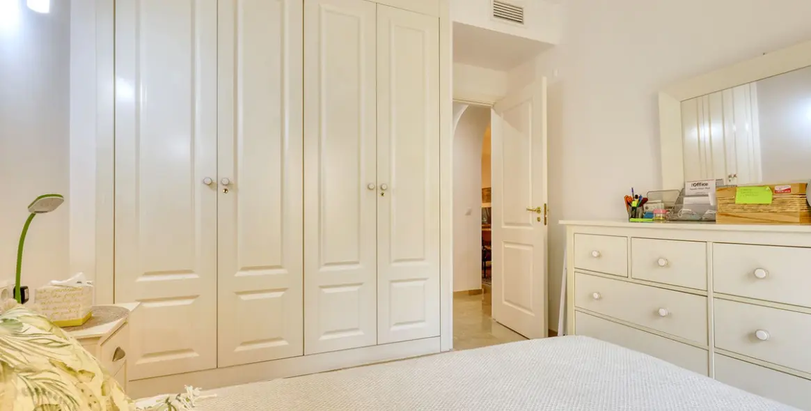 Sale of middle floor apartment in La Duquesa 45