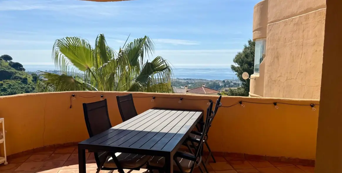 Продажа двухуровневого пентхауса в Calahonda 1