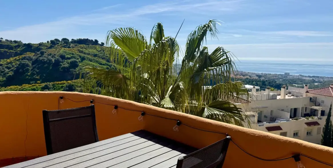 Продажа двухуровневого пентхауса в Calahonda 2