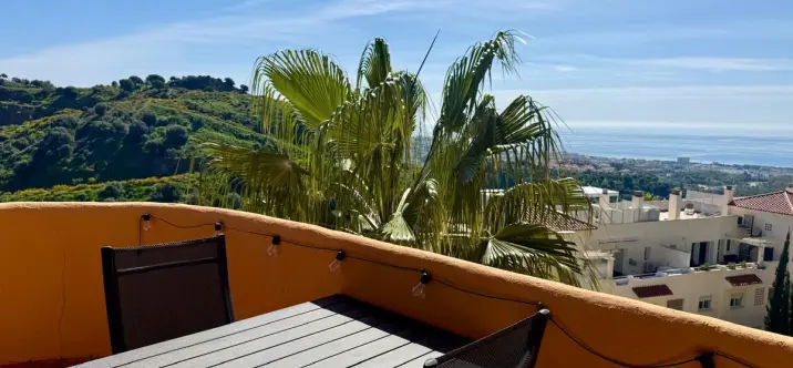 Sale of penthouse duplex in Calahonda 1