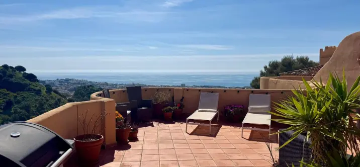 Sale of penthouse duplex in Calahonda 2