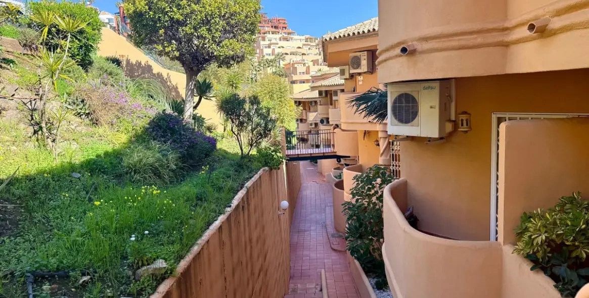 Продажа двухуровневого пентхауса в Calahonda 6