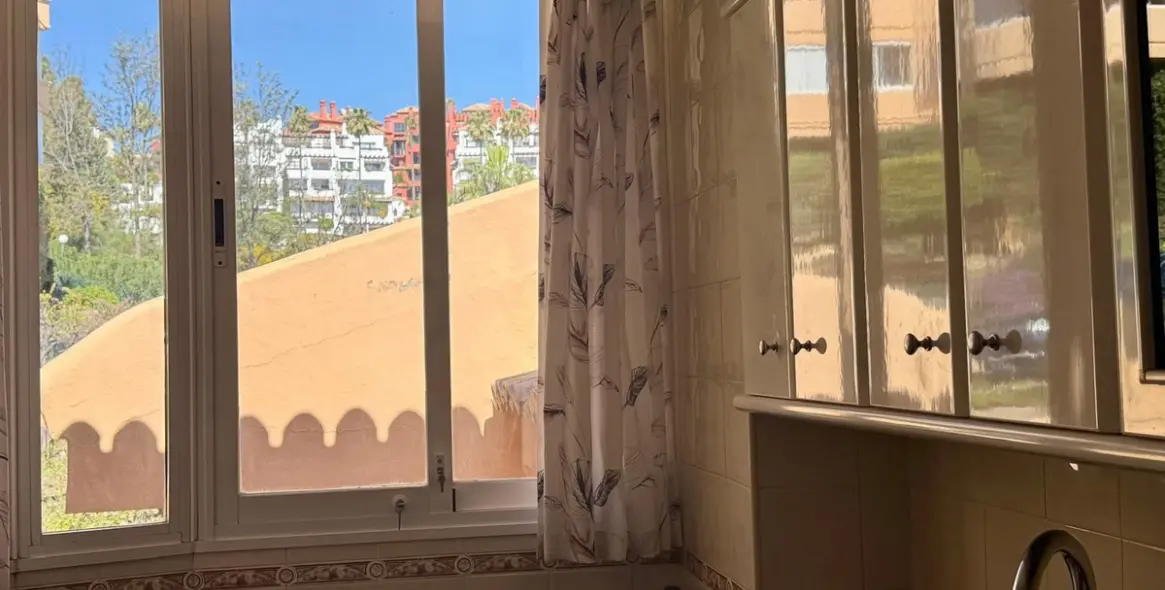 Продажа двухуровневого пентхауса в Calahonda 15