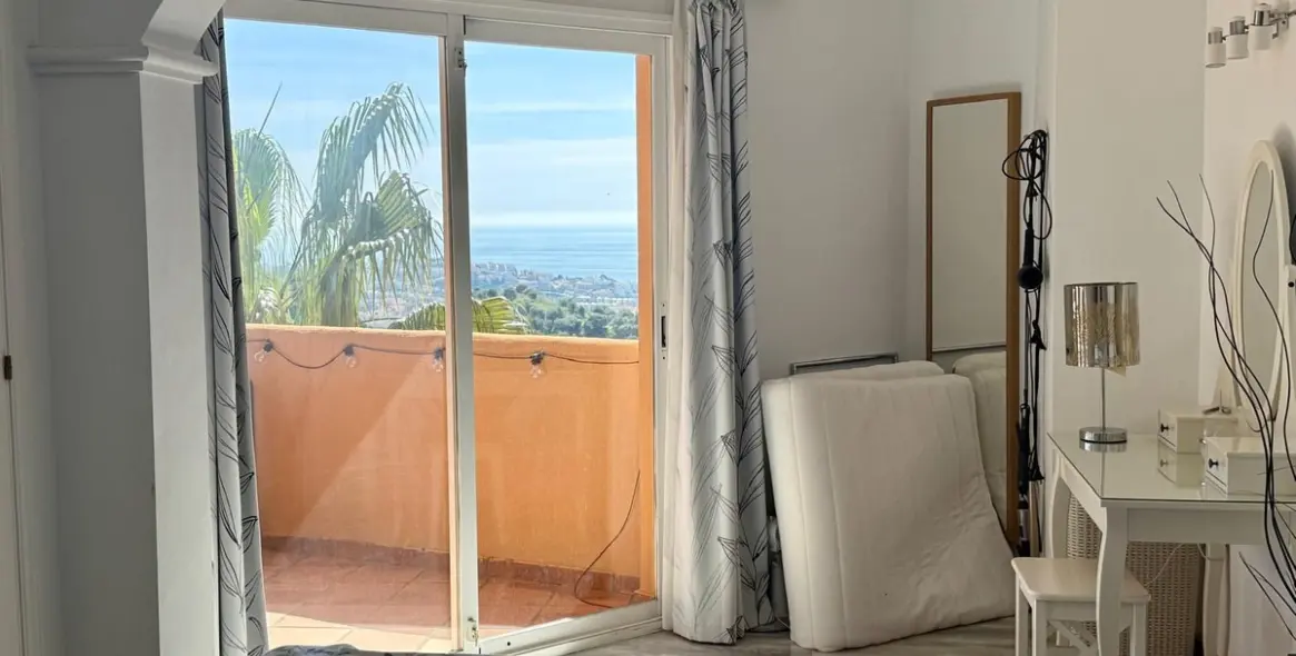 Продажа двухуровневого пентхауса в Calahonda 17