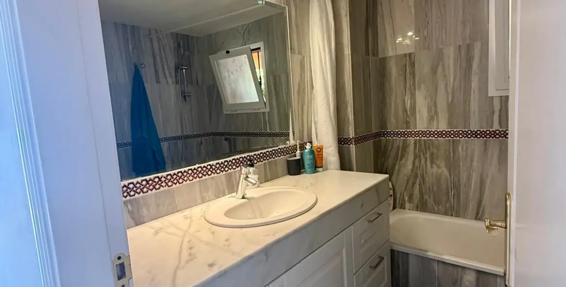 Продажа двухуровневого пентхауса в Calahonda 18