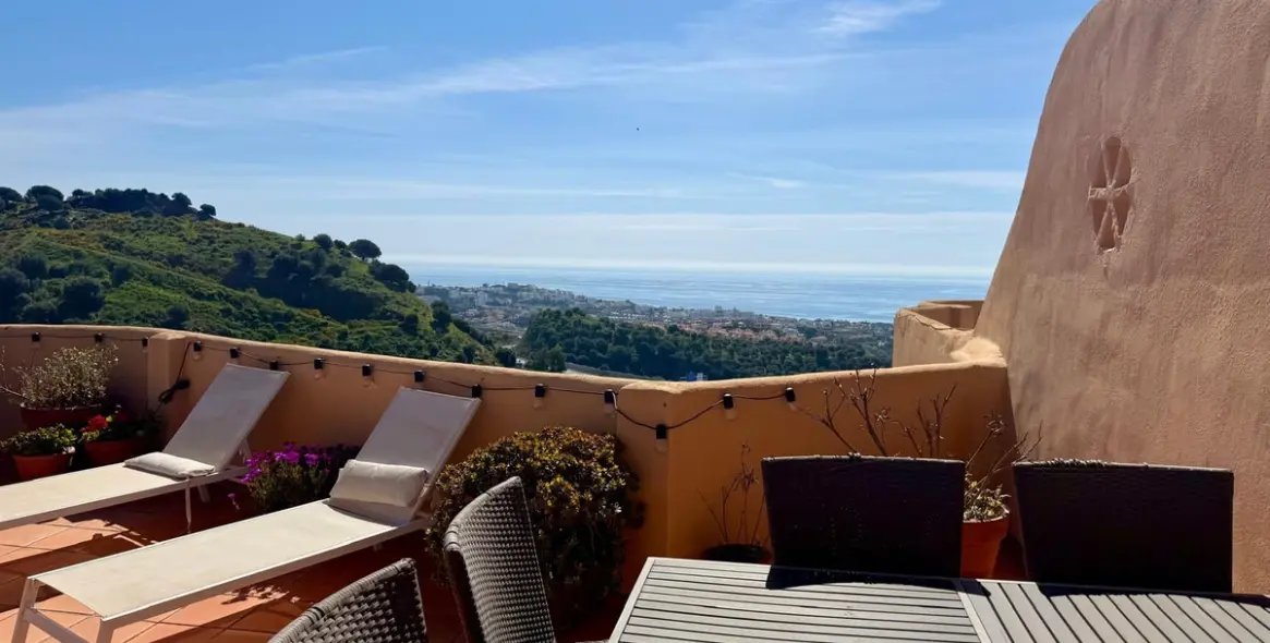 Продажа двухуровневого пентхауса в Calahonda 24