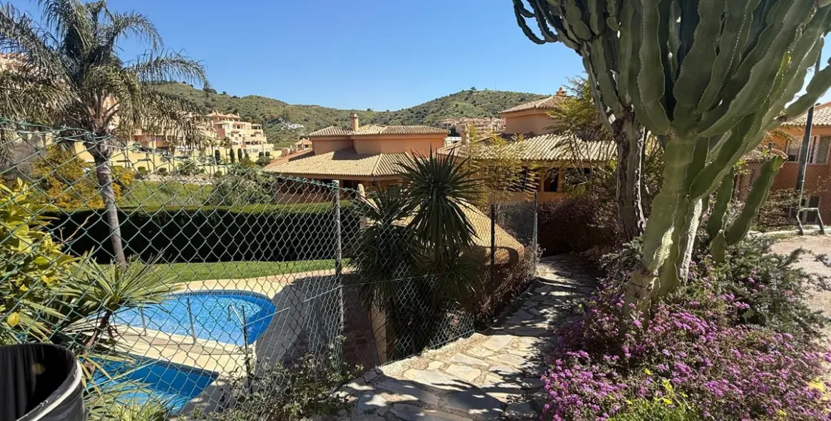 Продажа двухуровневого пентхауса в Calahonda 29