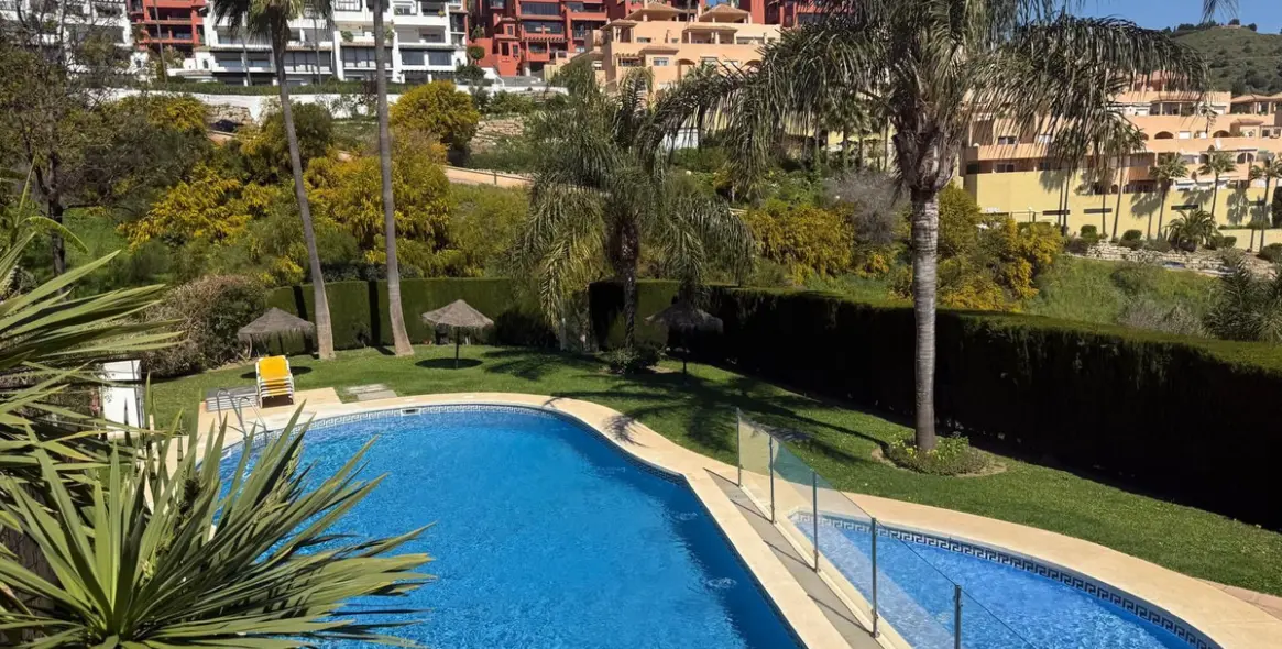 Продажа двухуровневого пентхауса в Calahonda 30