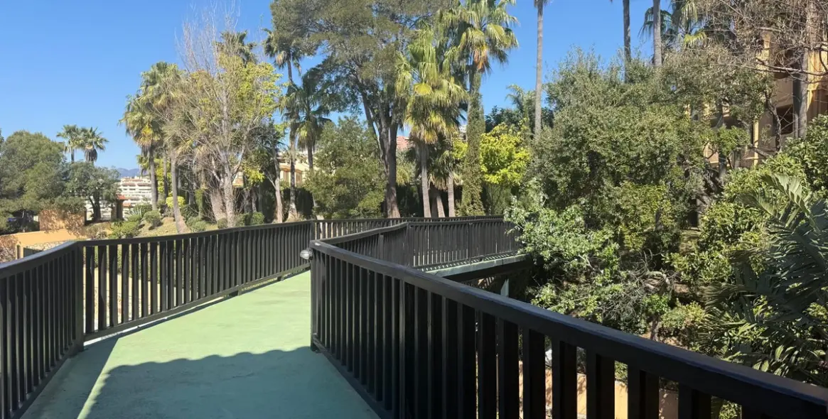 Продажа двухуровневого пентхауса в Calahonda 32