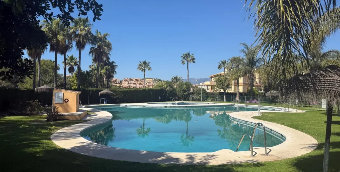 Продажа двухуровневого пентхауса в Calahonda 33