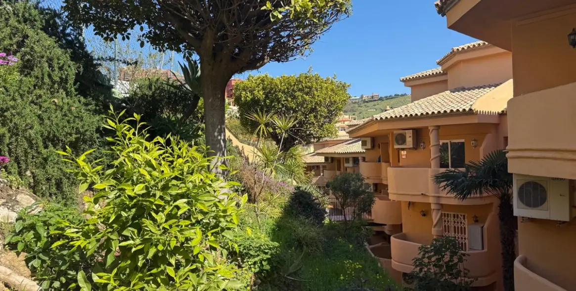 Продажа двухуровневого пентхауса в Calahonda 35