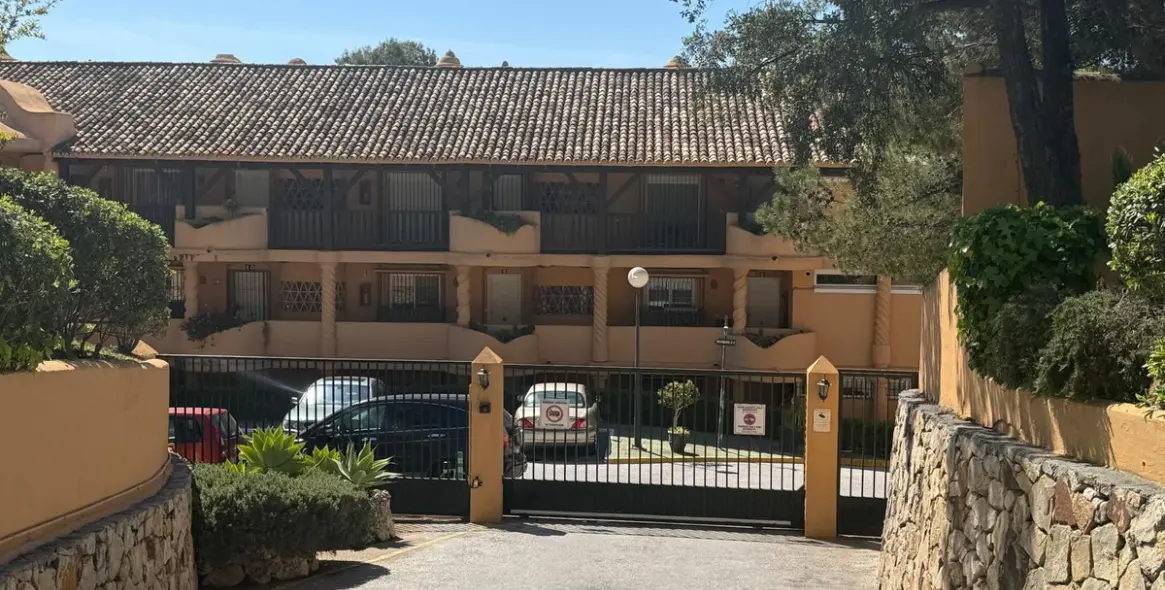 Sale of penthouse duplex in Calahonda 43