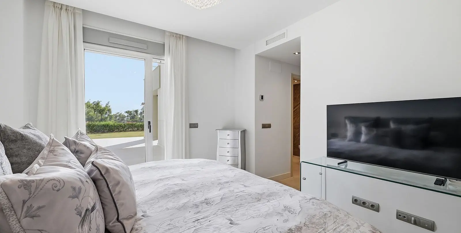 Sale of ground floor apartment in La Cala Golf 14