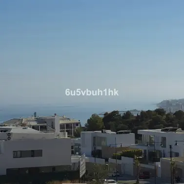 Sale of ground floor apartment in El Higueron