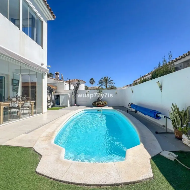 Sale of detached villa in Costalita