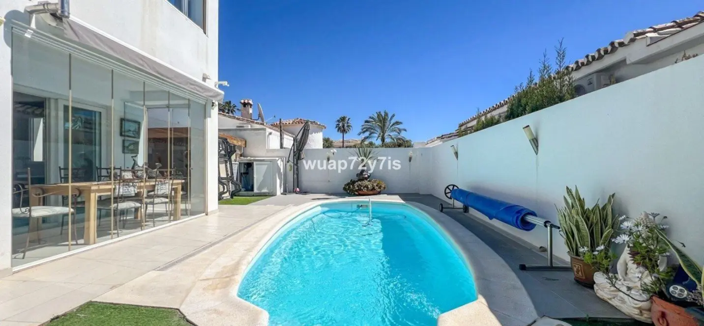 Sale of detached villa in Costalita 2
