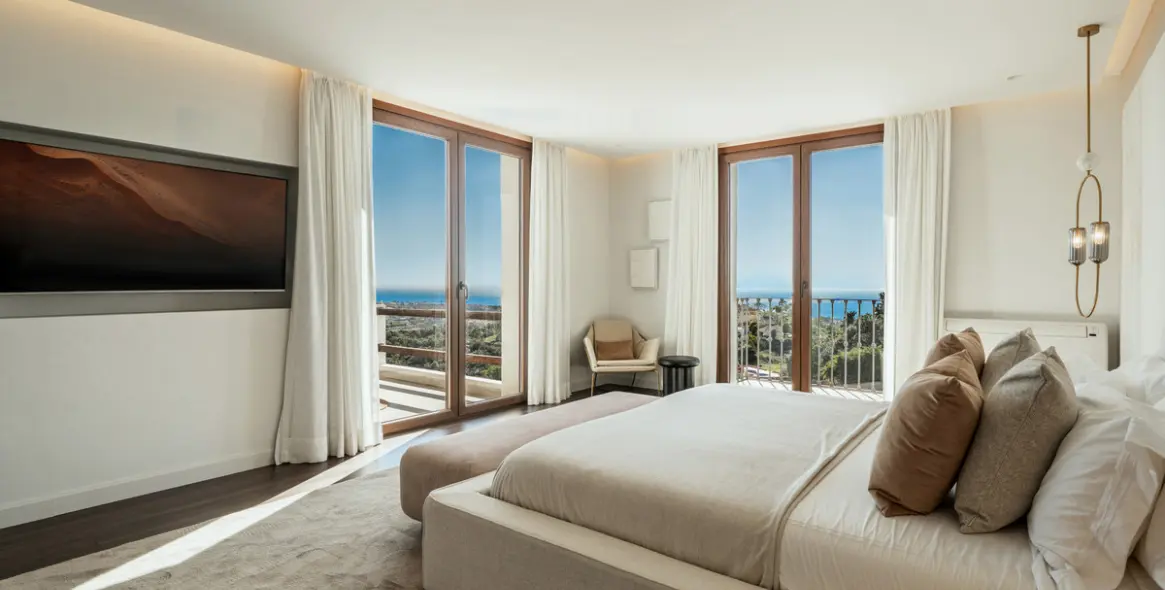 Sale of detached villa in Selwo 16