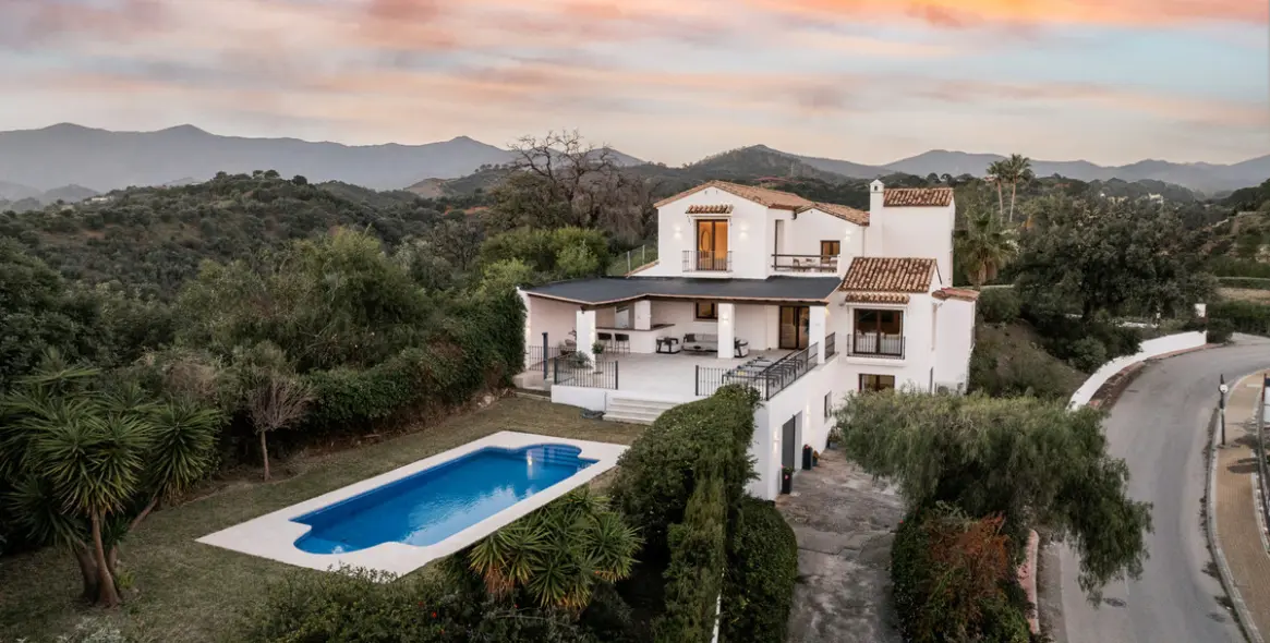 Sale of detached villa in Selwo 37