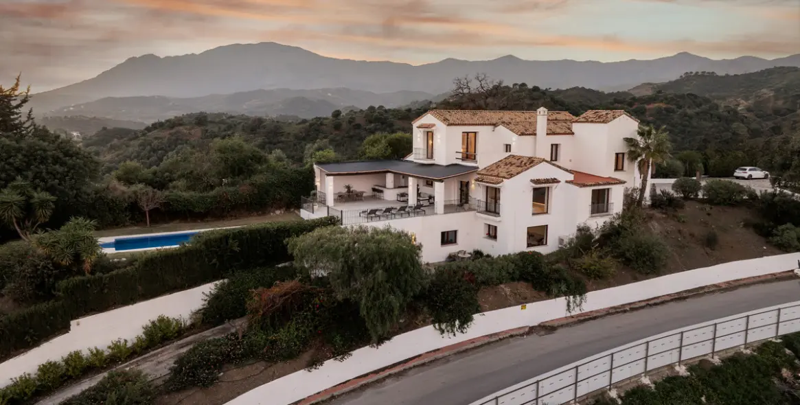 Sale of detached villa in Selwo 38