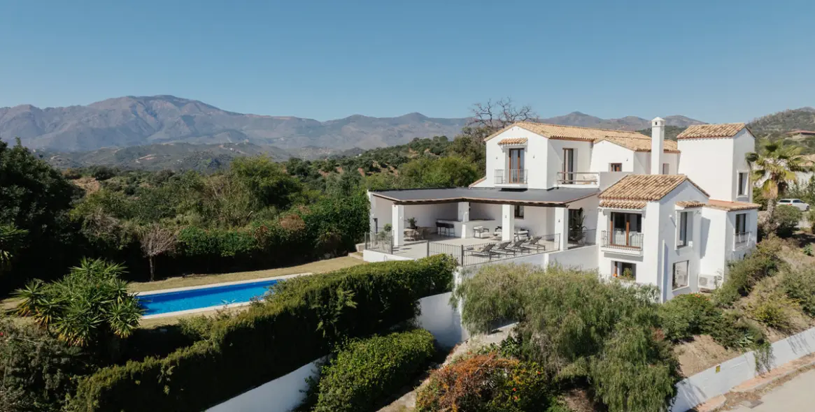 Sale of detached villa in Selwo 39