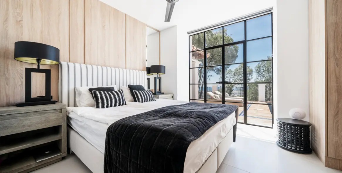 Sale of detached villa in El Madroñal 12