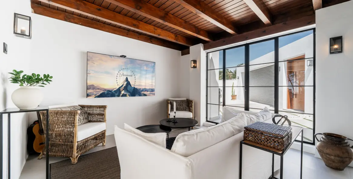 Sale of detached villa in El Madroñal 17