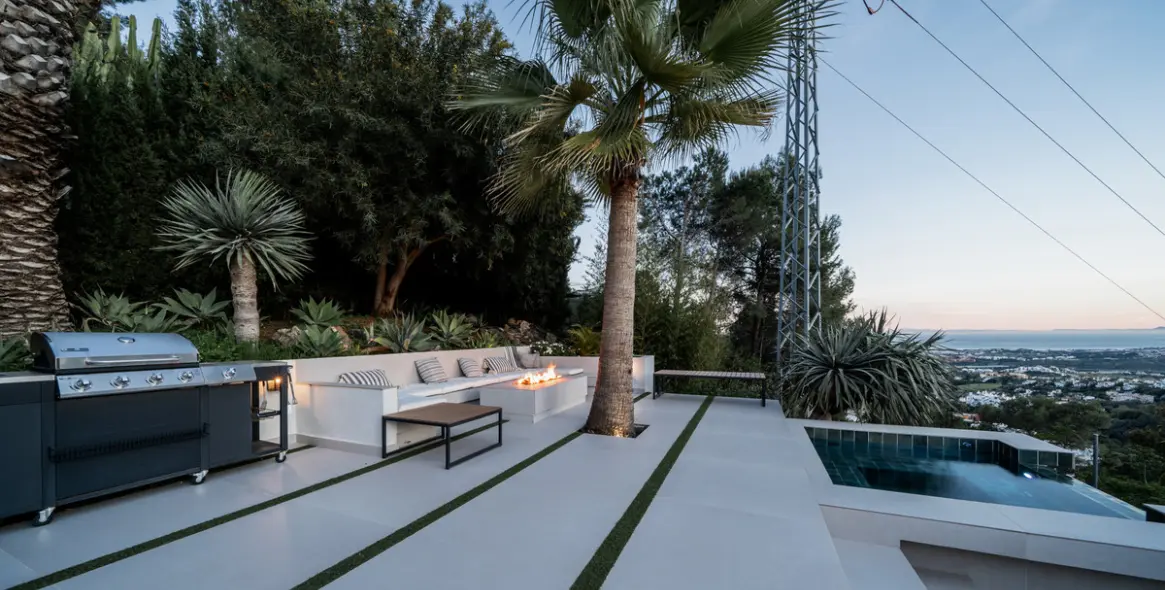 Sale of detached villa in El Madroñal 24