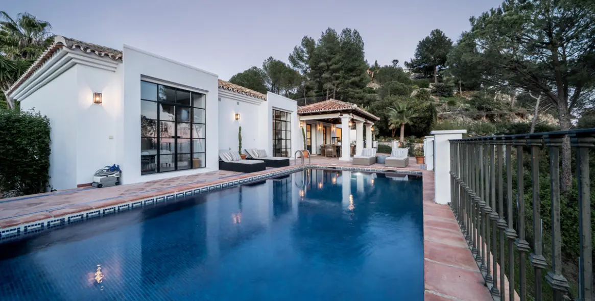 Sale of detached villa in El Madroñal 25