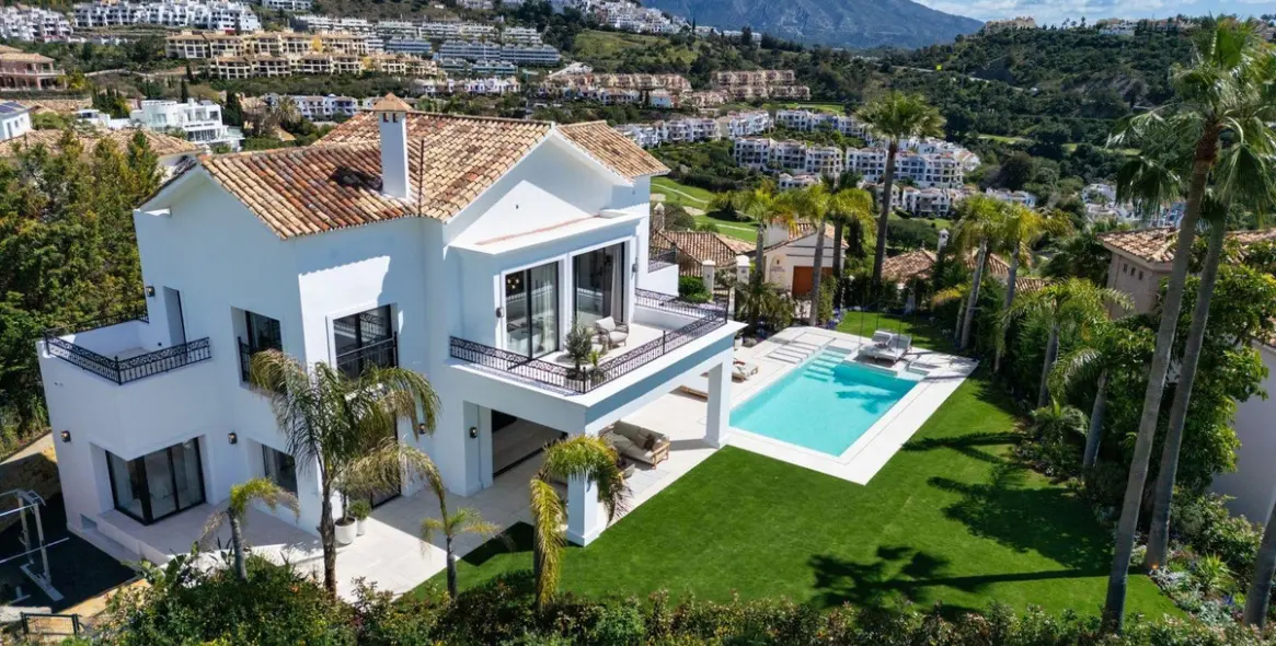 Sale of detached villa in Los Arqueros 7