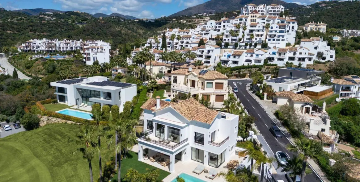 Sale of detached villa in Los Arqueros 8