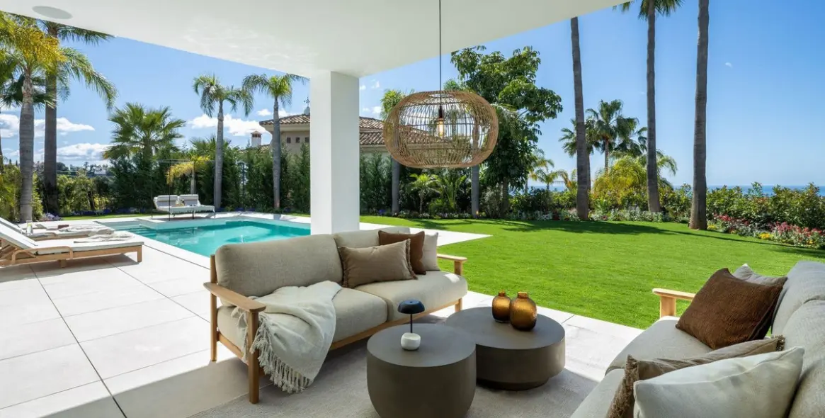 Sale of detached villa in Los Arqueros 11