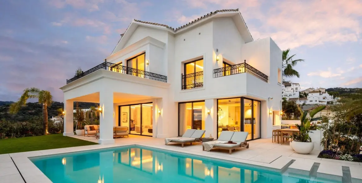 Sale of detached villa in Los Arqueros 12