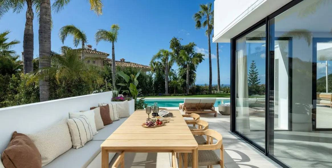 Sale of detached villa in Los Arqueros 14