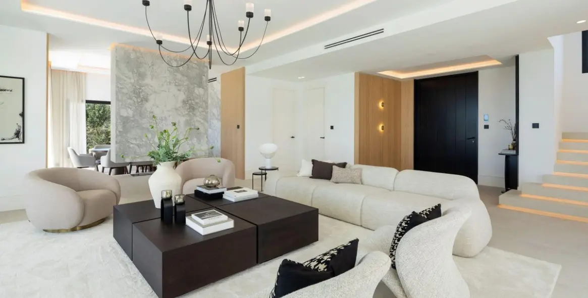 Sale of detached villa in Los Arqueros 19
