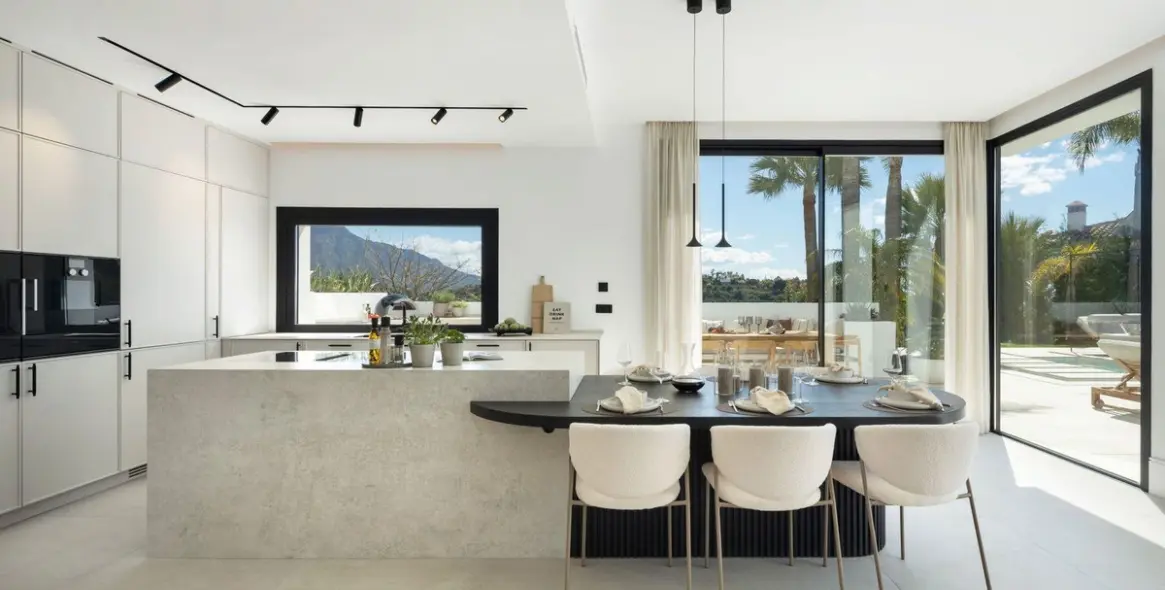 Sale of detached villa in Los Arqueros 21