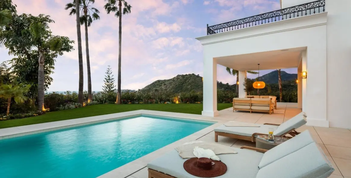 Sale of detached villa in Los Arqueros 23