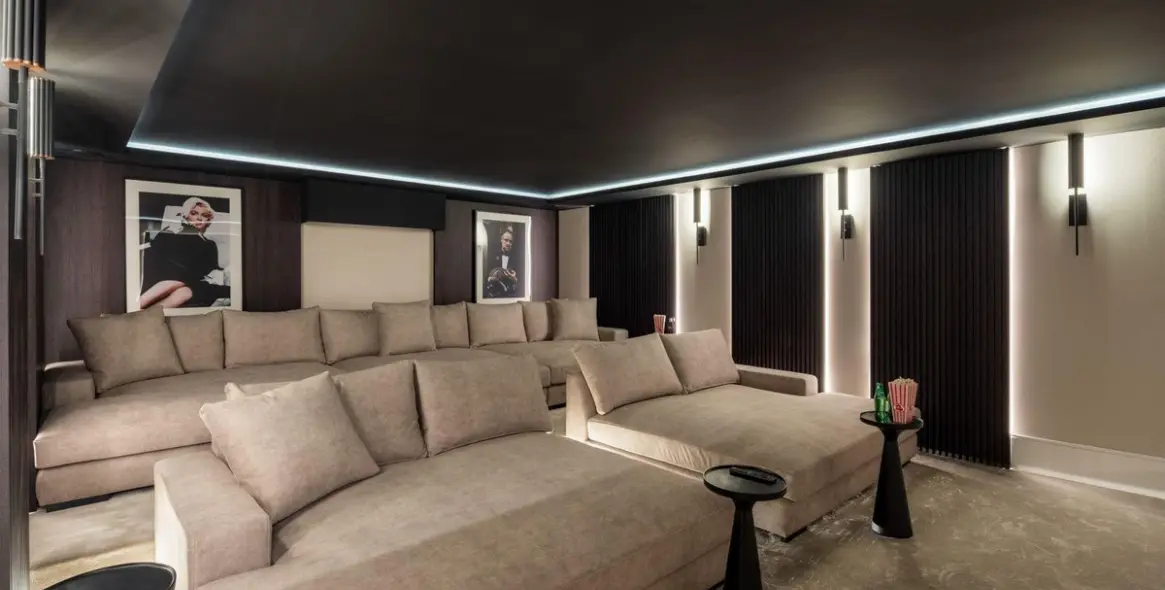 Sale of detached villa in Los Arqueros 24