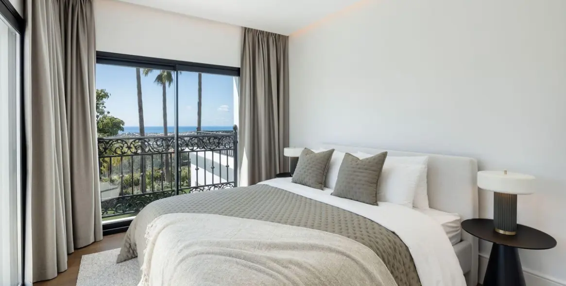 Sale of detached villa in Los Arqueros 29