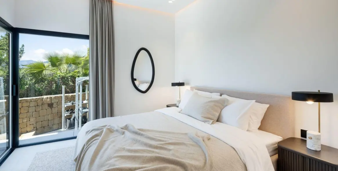 Sale of detached villa in Los Arqueros 30