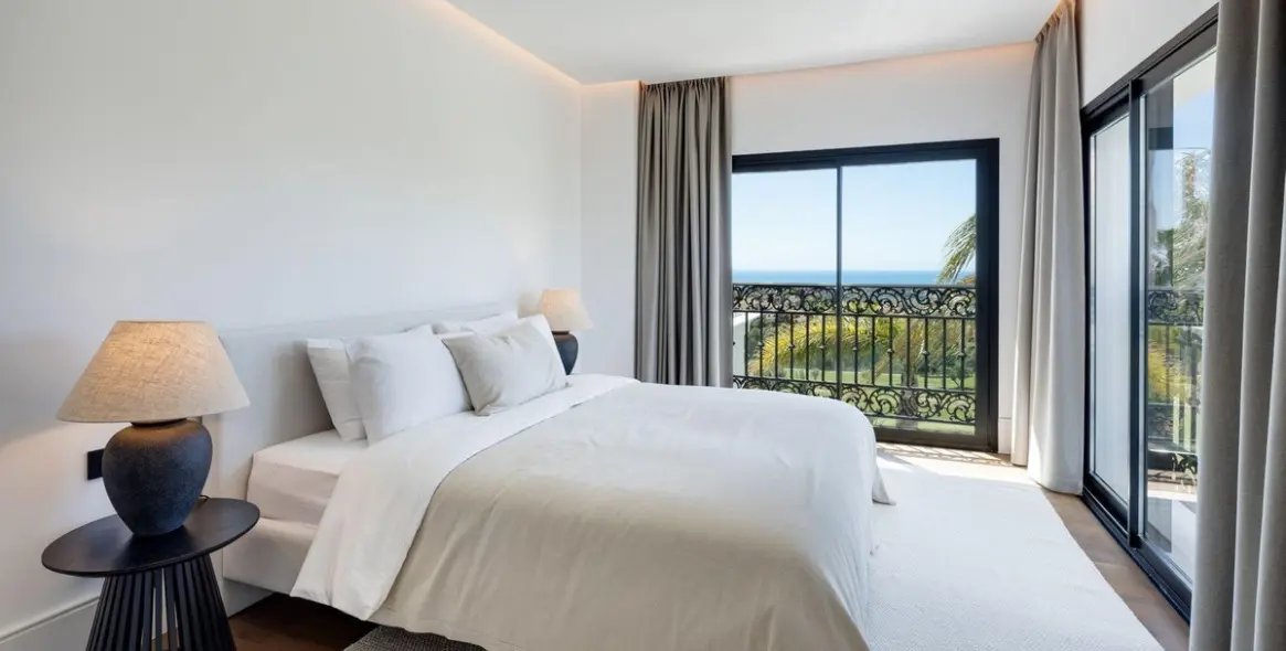 Sale of detached villa in Los Arqueros 31