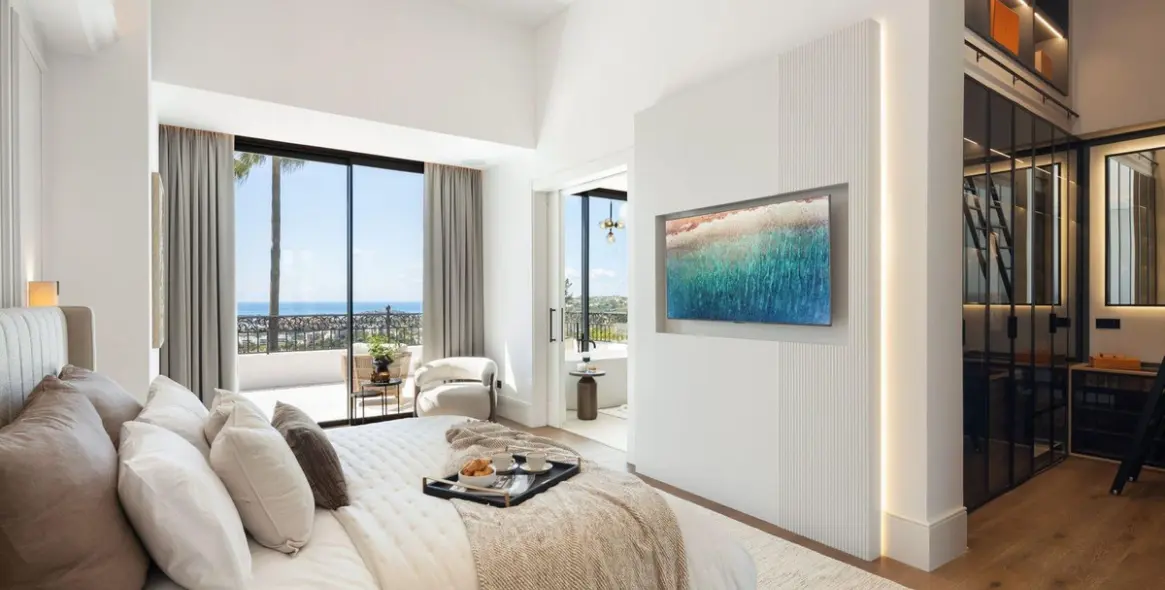 Sale of detached villa in Los Arqueros 32