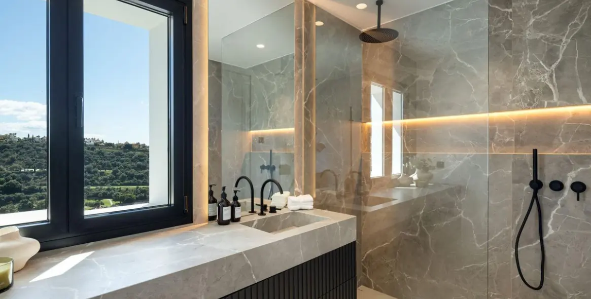 Sale of detached villa in Los Arqueros 39