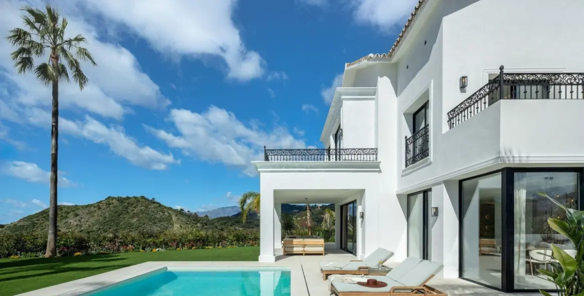 Sale of detached villa in Los Arqueros 43