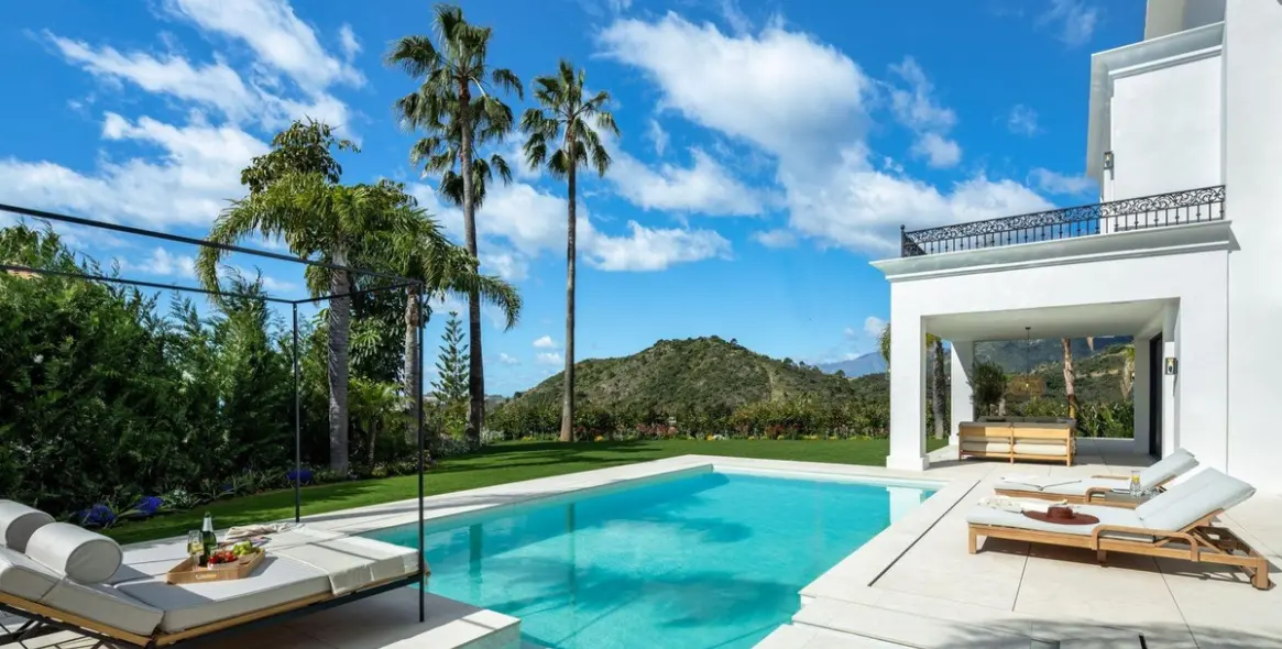 Sale of detached villa in Los Arqueros 44