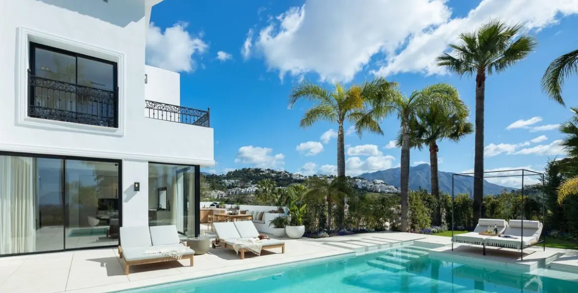 Sale of detached villa in Los Arqueros 45